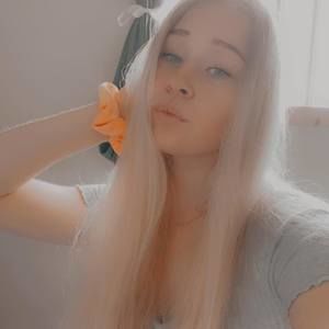 Meet your Posher, Tynecia